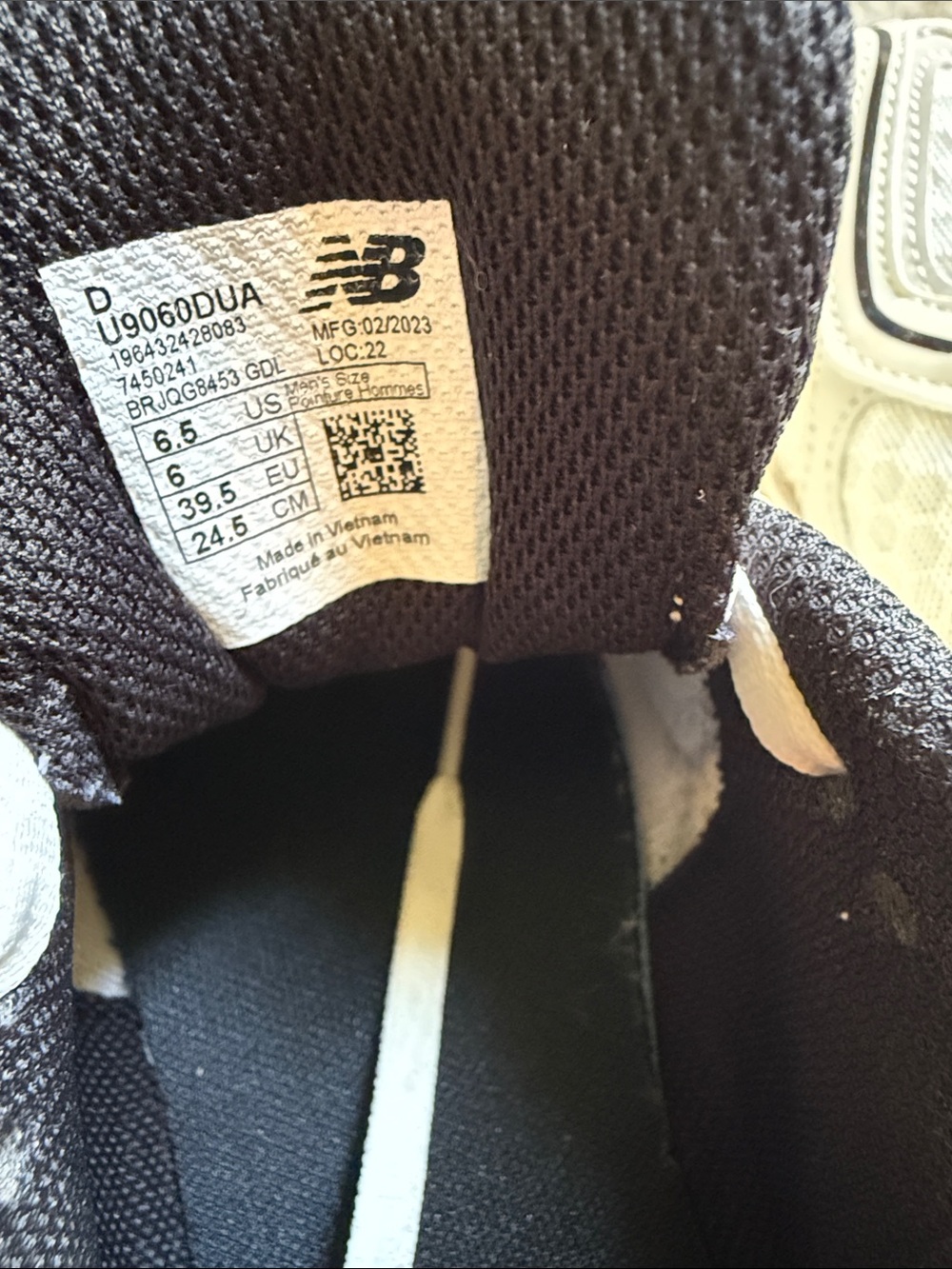 New Balance 9060 Turtledove Cream & Black Sneakers Excellent Condition W/Box - Picture 7 of 12